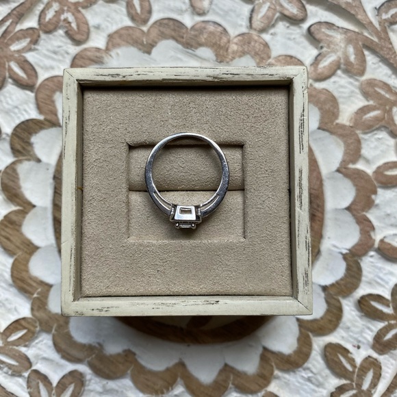 Sterling Silver 925 Ring with clear stones - Picture 2 of 4